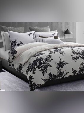 Vera Wang cherry blossom, Print queen duvet, matching standard shams